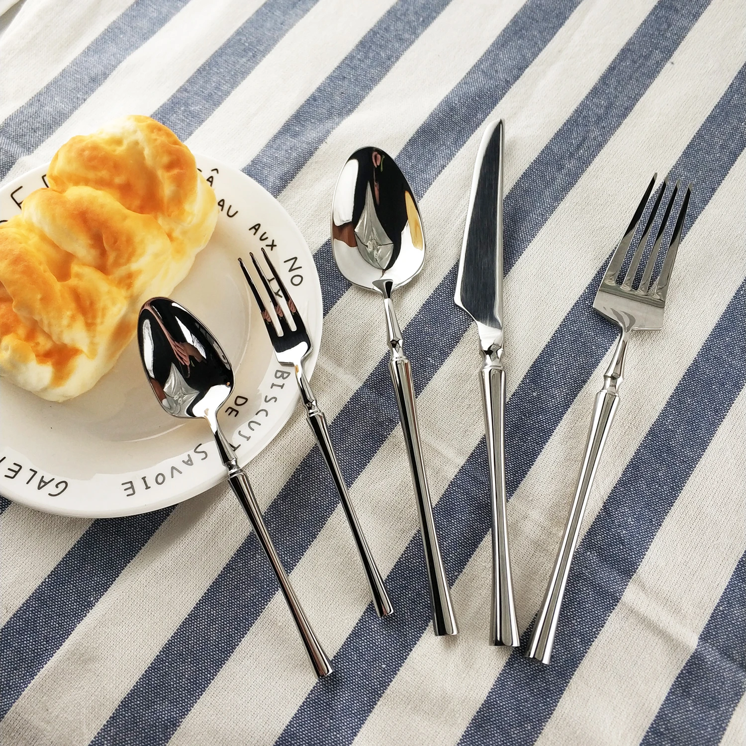 

Luxury & hight quality 304 stainless steel cutlery set#Spoon Fork Knife tableware set, Silver