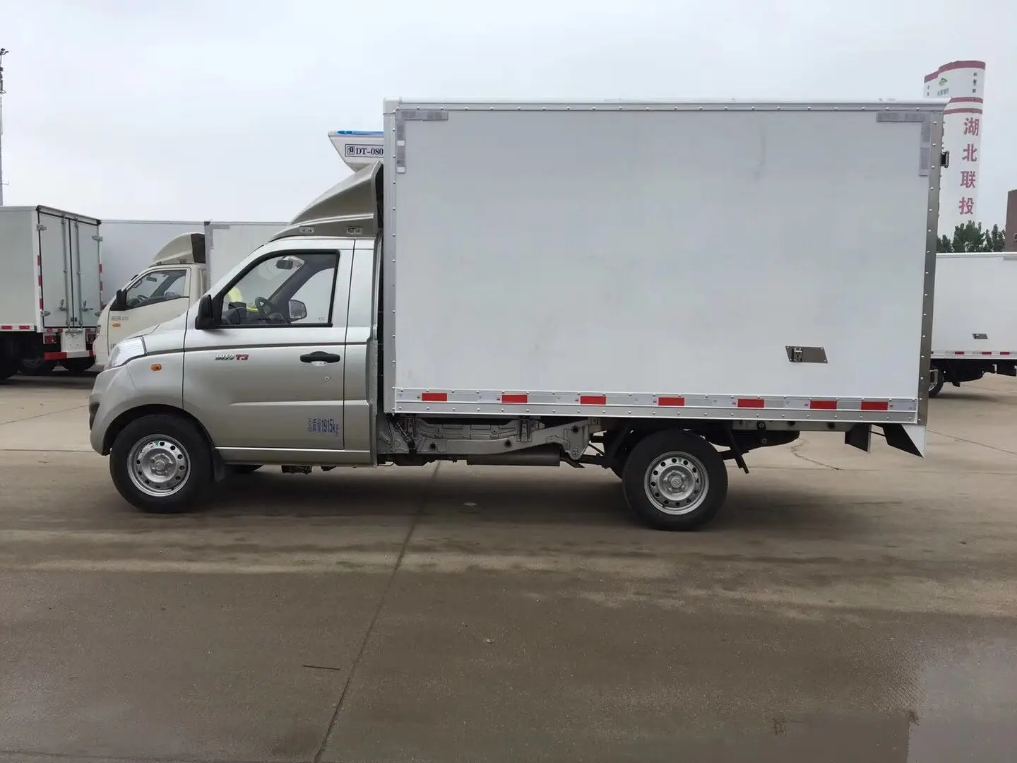 Frozen Food Transport Vehicle Mobile Refrigerator Container Icecream