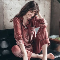 

China Wholesale Pijamas Winter Autumn Warm Femme Sexy Pajamas Woman Velvet Set With Pockets