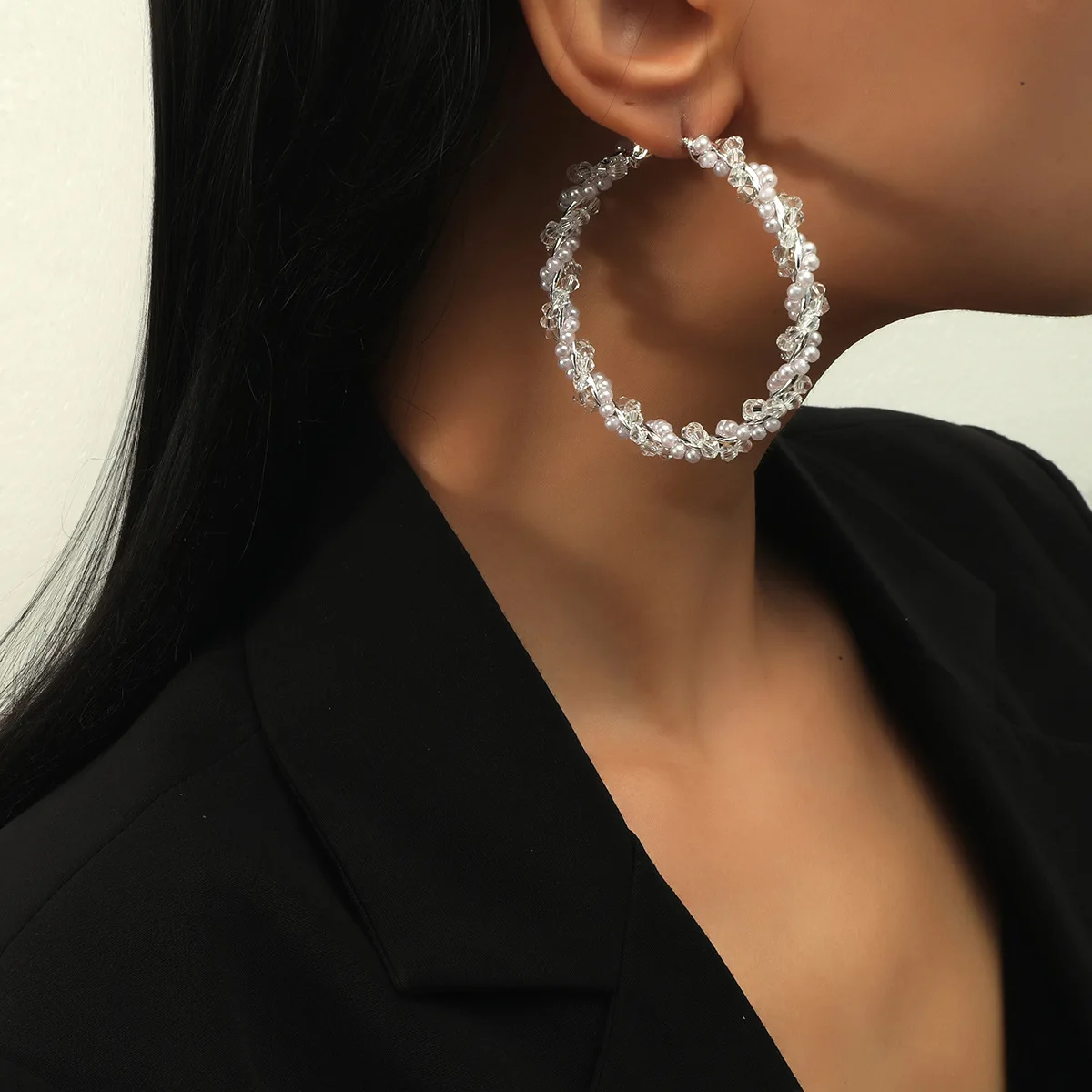 

2021 Newest European Geometric Big Circle Huggie Earrings Freshwater Pearl Twisted Hoop Earrings For Party, Silver