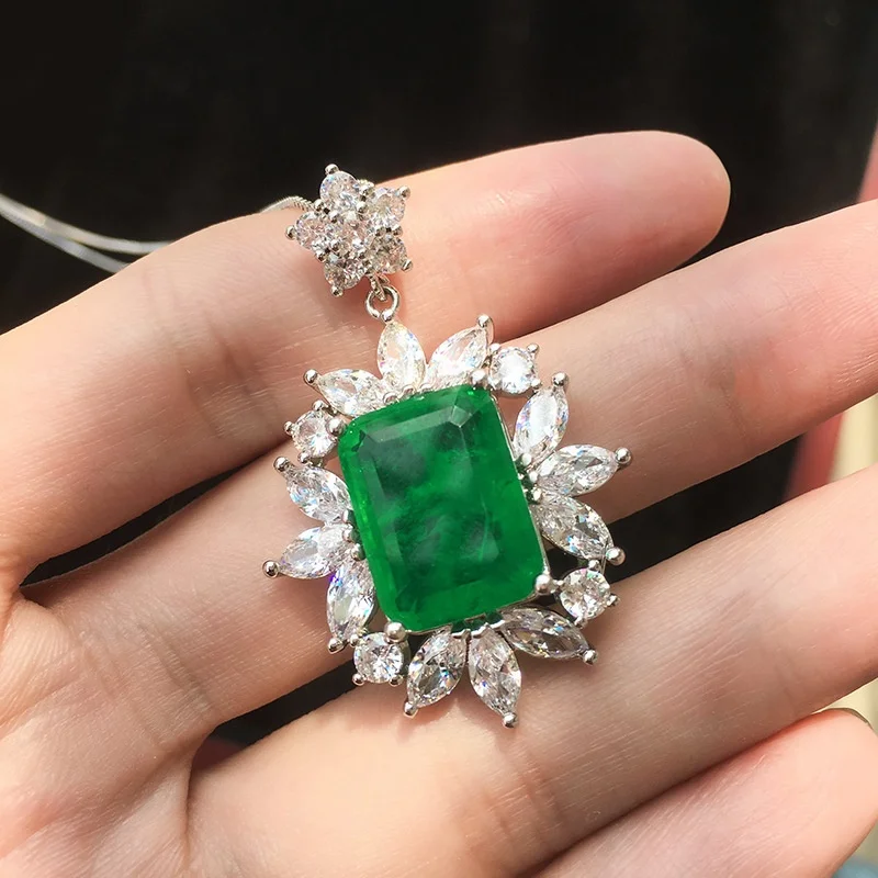 

Vintage Created Emerald Gemstone Wedding Pendent Necklace Fine Jewelry Wholesale