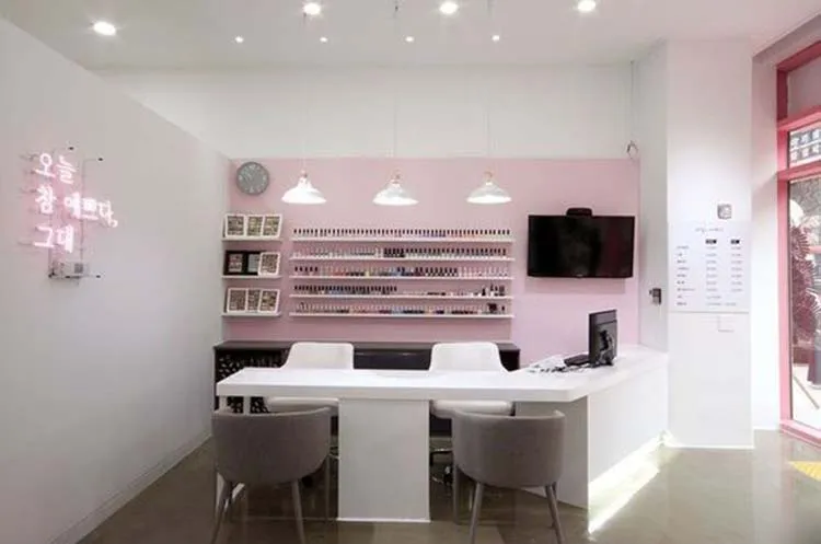 nails shop