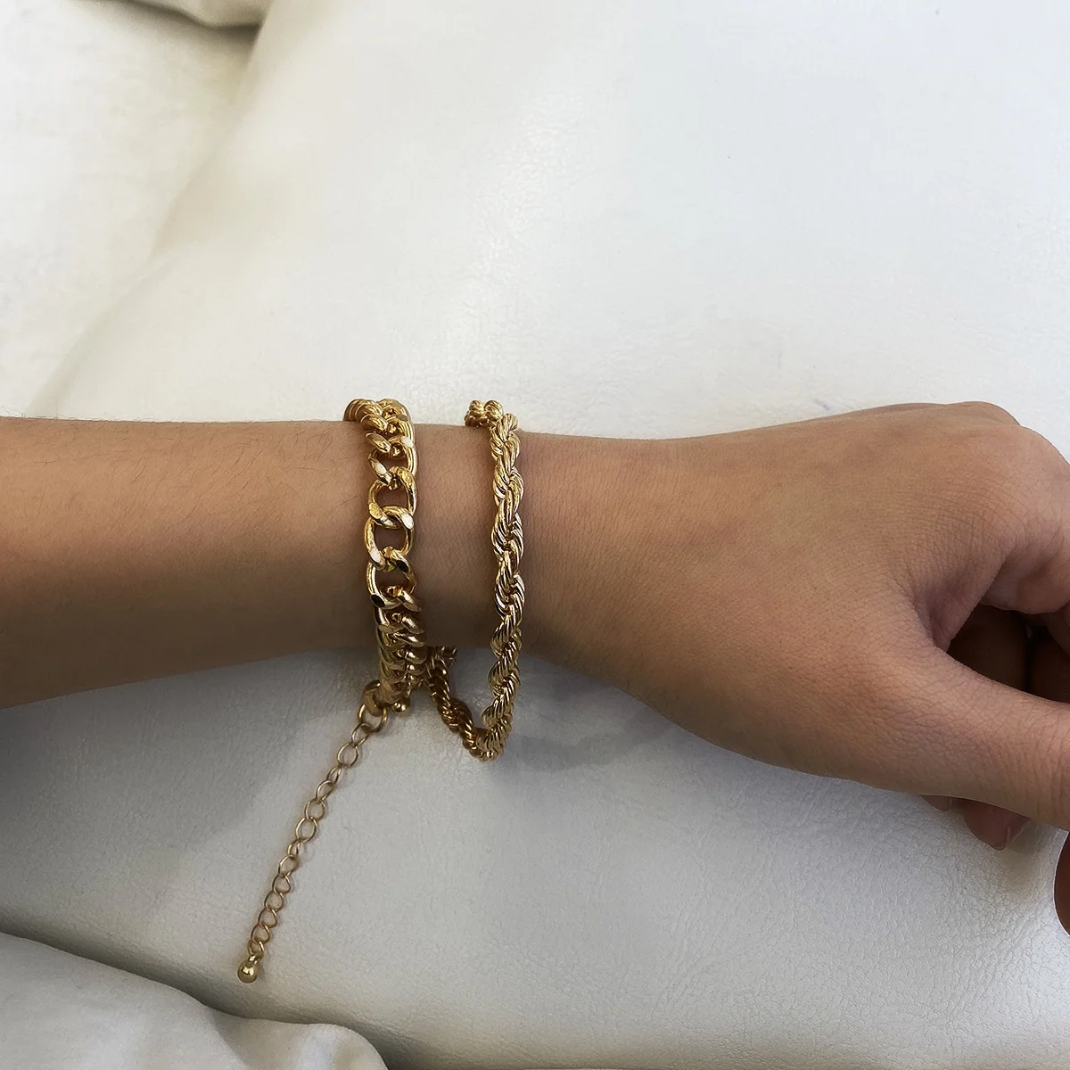 

2Pcs/set Punk Twist Chain Dangle Bracelet Jewelry for Women Exaggerated Gold Color Miami Cuba Chain Charm Bracelet, Customized color