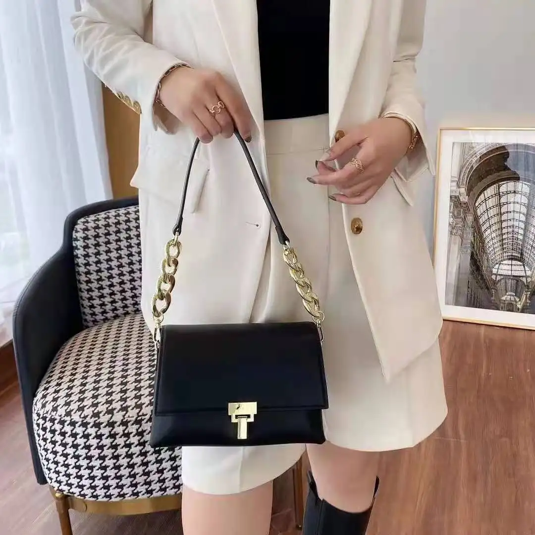 

2021 Square Korean Style Black Sling Pure Leather Women Hand Bag Latest Little Mini Ladies Fashion Chain Purses and Handbags