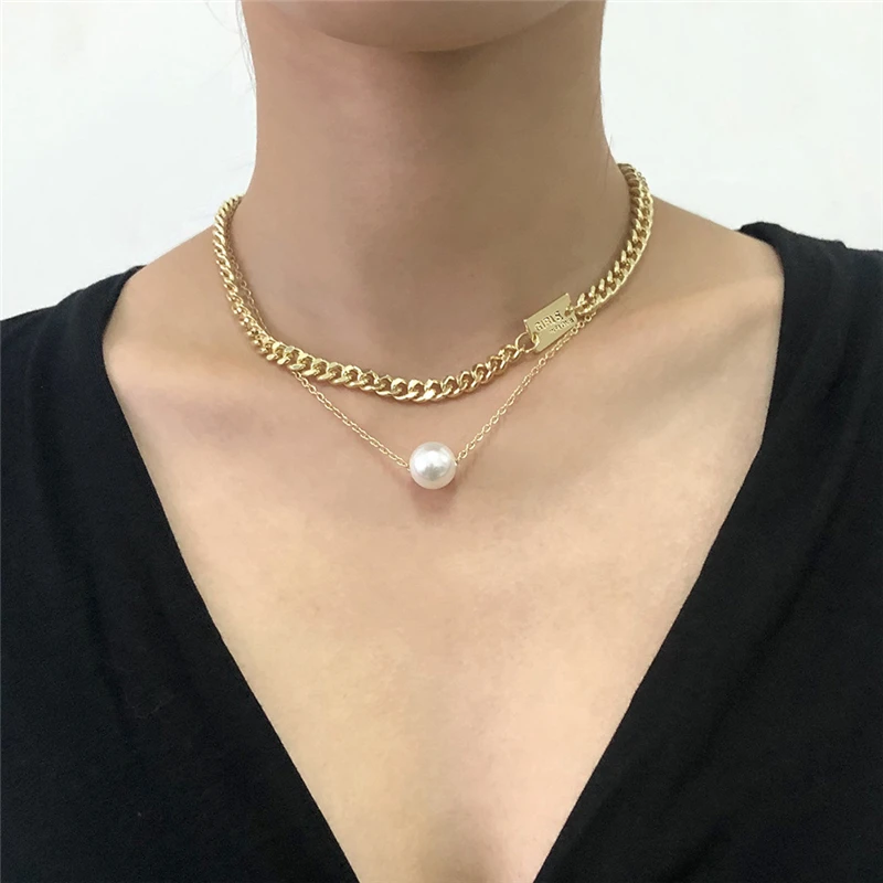 

Wholesale Designer Women Gold Plated Metal Chain Necklace Pearl Letter Charm Necklace