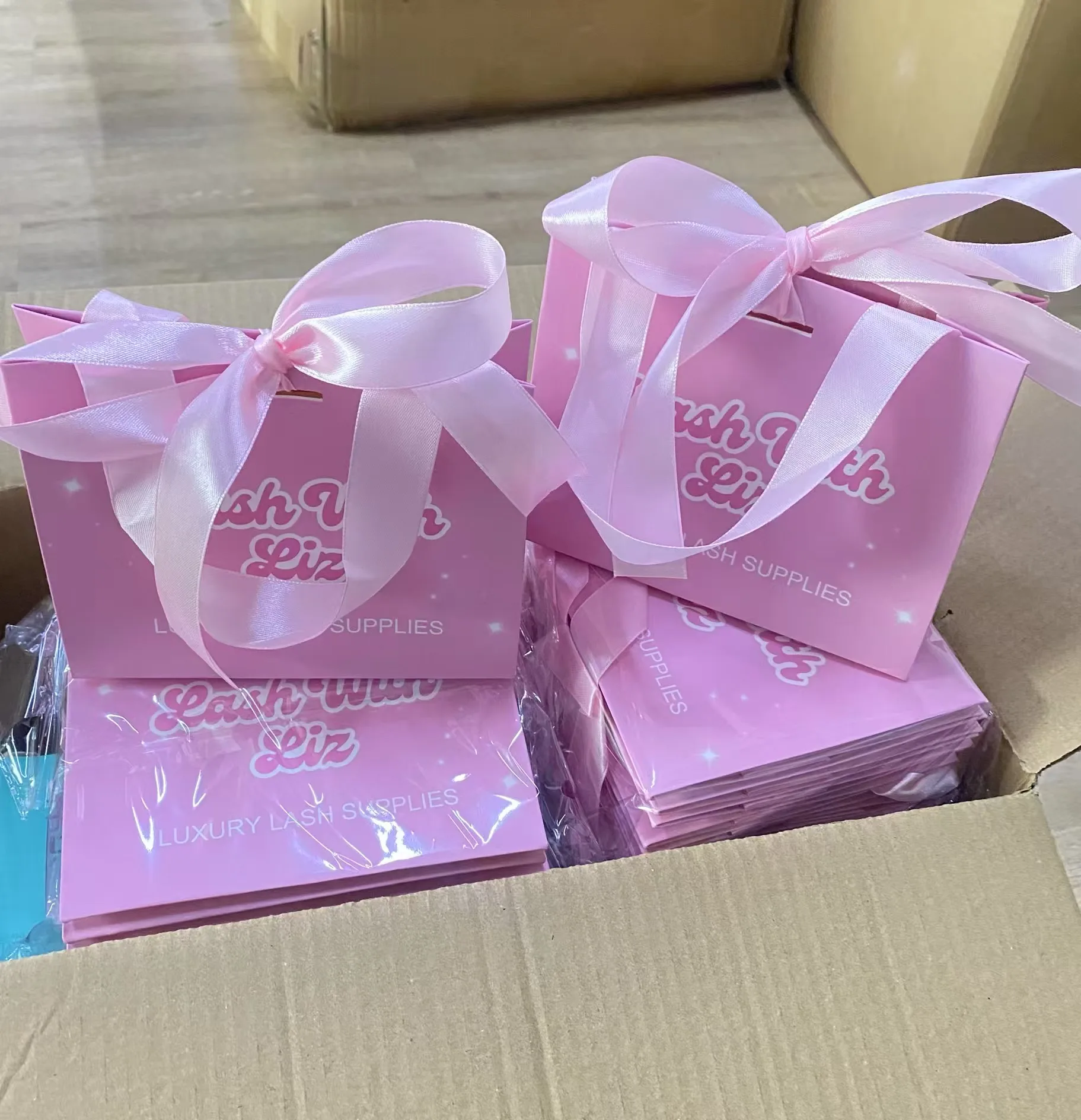 Custom Luxury Shopping Paper Bags for the Boutique Collection Gift Packaging Bags