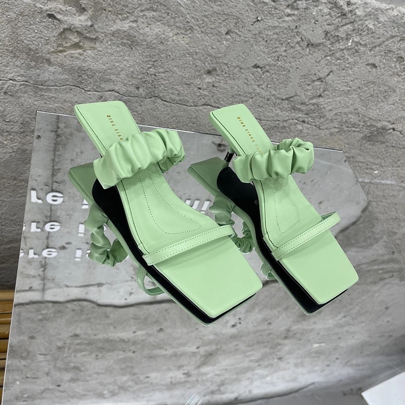 

101793DEleventh woman shoes Pure color one word low-heeled sandals simple temperament square head thin-heeled sandals