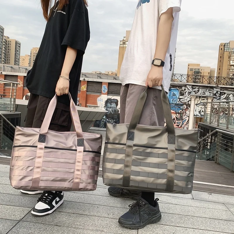 

Custom 4 Colors Outdoor Dry Wet Waterproof Duffel Line Zipper Shoes Pocket Gym Tote Sling Travel Messenger Tote Handbag Bag