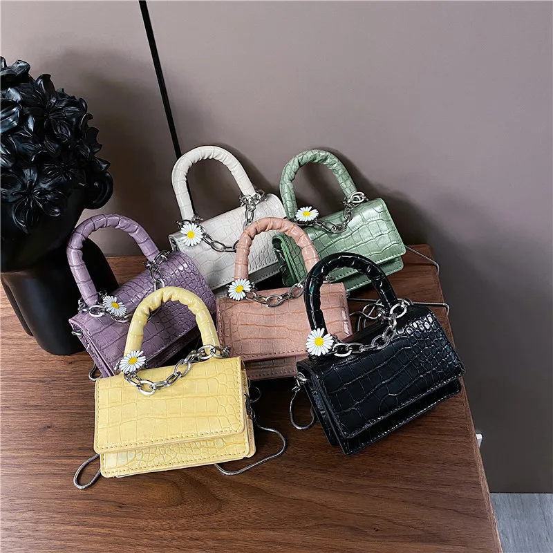 

2021 Wholesale Inexpensive Fashion Chain Clutch Hand Bags For Women, Custome colors