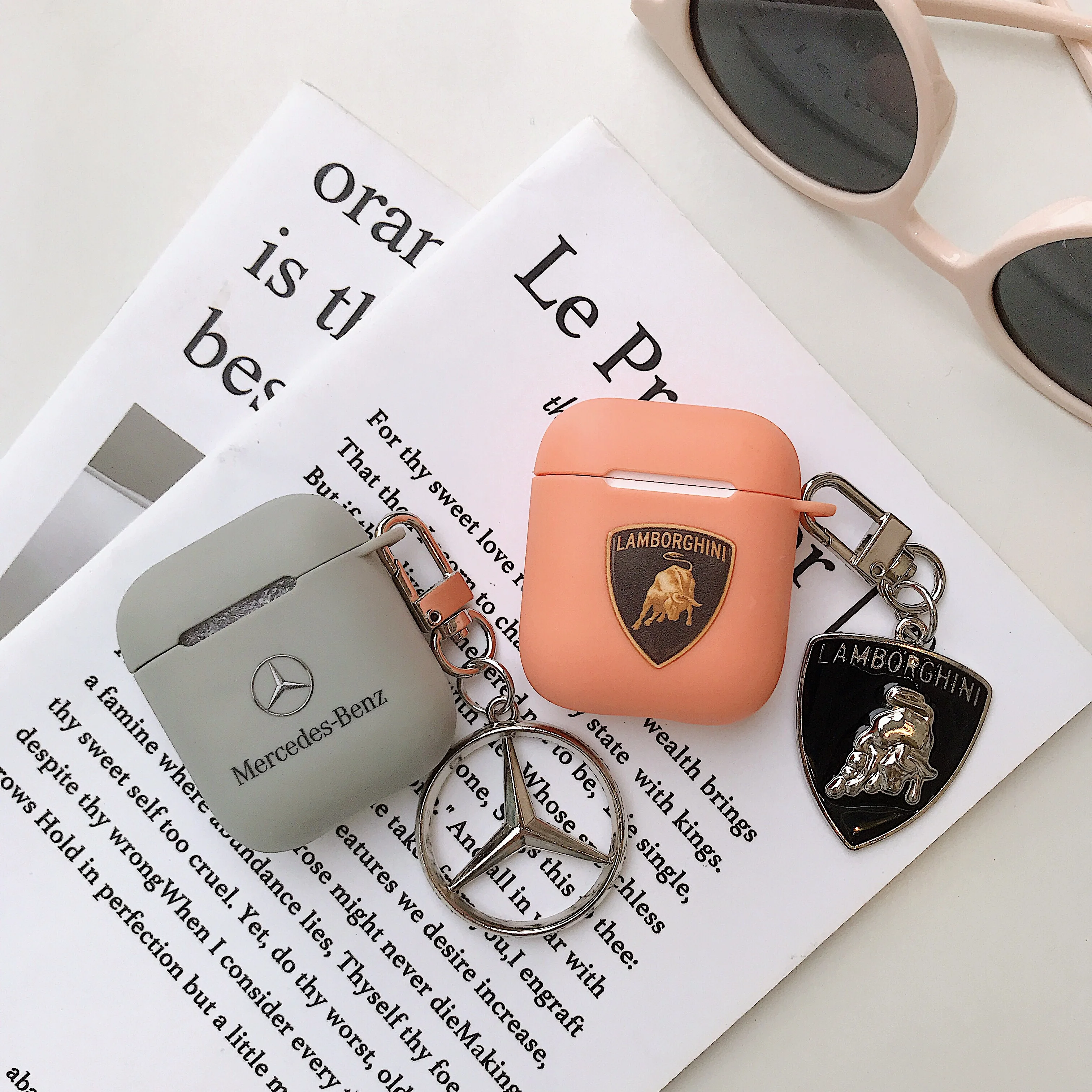 
Luxury Car Logo Pattern Earphone Case for Airpods 1 2 Silicone TPU Soft Ultra Thin Support Wireless Charging With Keychain 