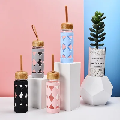 

Creative lovely glass drinking water bottle with silicone sleeve and carrying rope, Blue, black, pink, gray