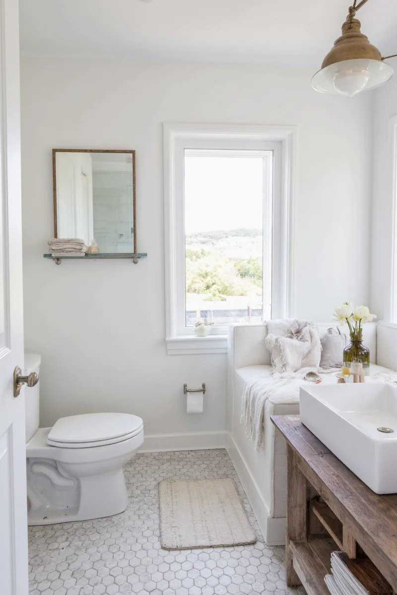 7 farmhouse beadboard bathroom ideas that are family friendly and oh so charming