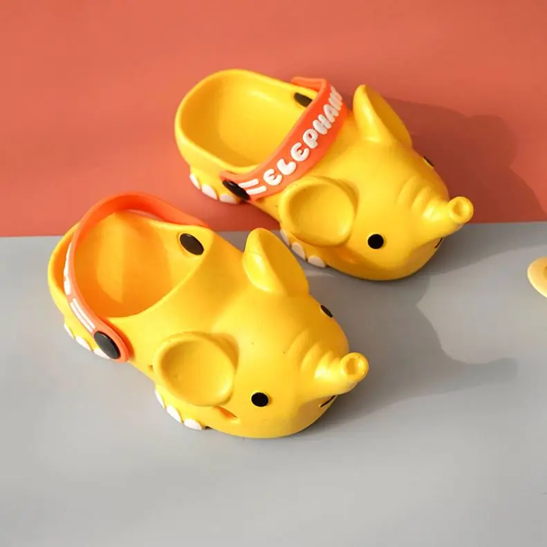 

Outdoor PVC Baotou foot protection elephant Cute soft bottom Hole flat footwear girls boys beach Children's Sandals kids slides