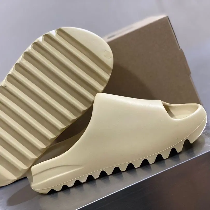 

Latest hot sale resilient warm plush winter home men's women's slippers