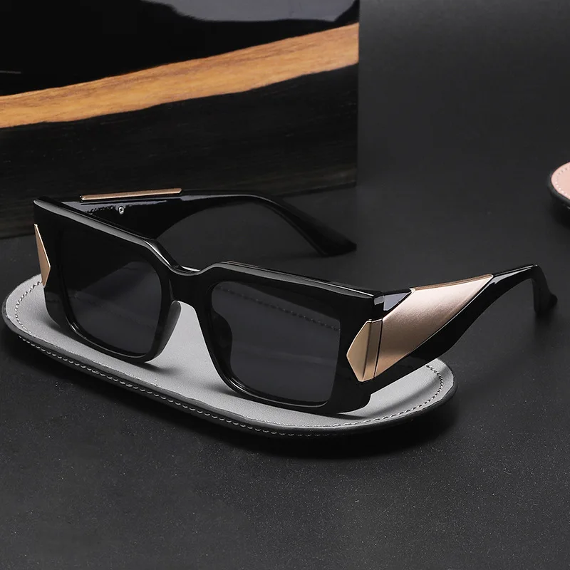 

2022 Women's personality PC and metal shades sunglasses latest fashion sunglasses with wide temples UV400 shades sun glasses