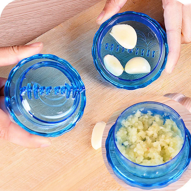 

Eco friendly food grade pp made Manual Garlic Crusher,Garlic Peeler Clear Kitchen Tool in kitchen BBQ restaurant, Blue