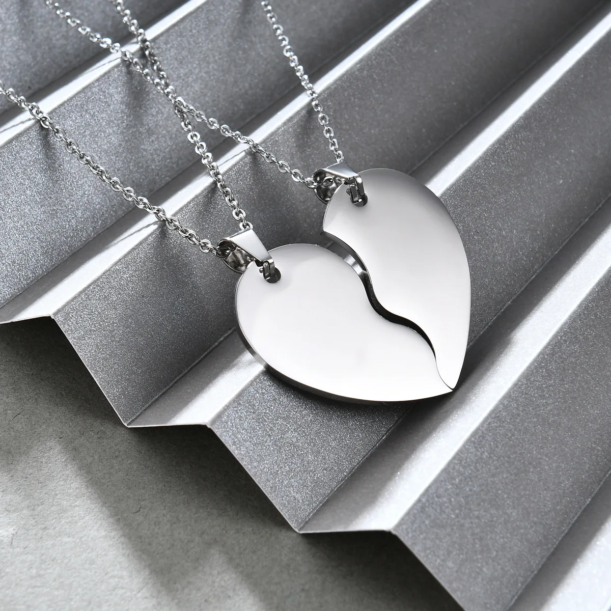 

Valentine's Day gift splicing love heart pendant choker fashion titanium steel wholesale custom necklace engraved