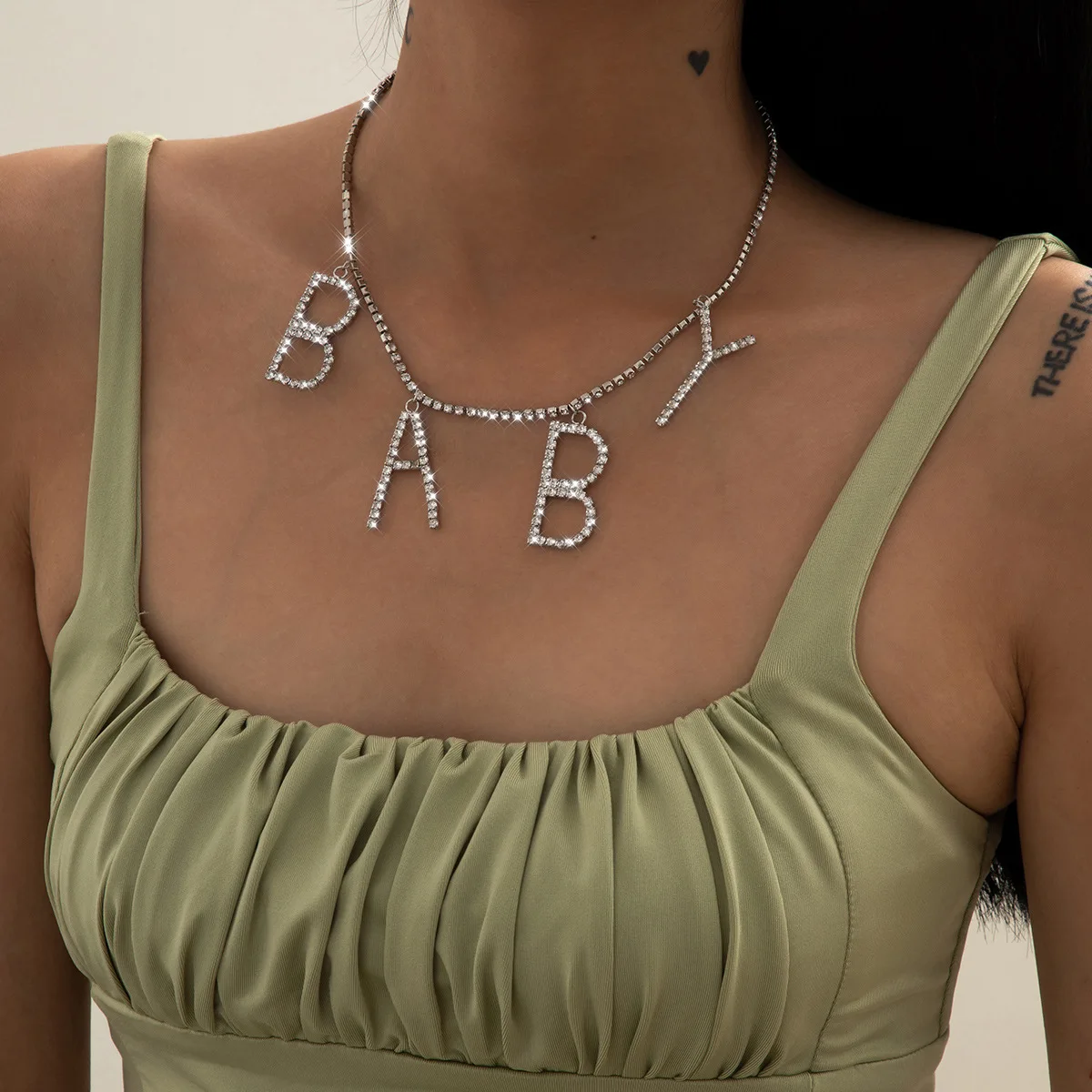 

Temperament all-match claw chain diamond necklace female simple and fashionable butterfly letter pendant necklace