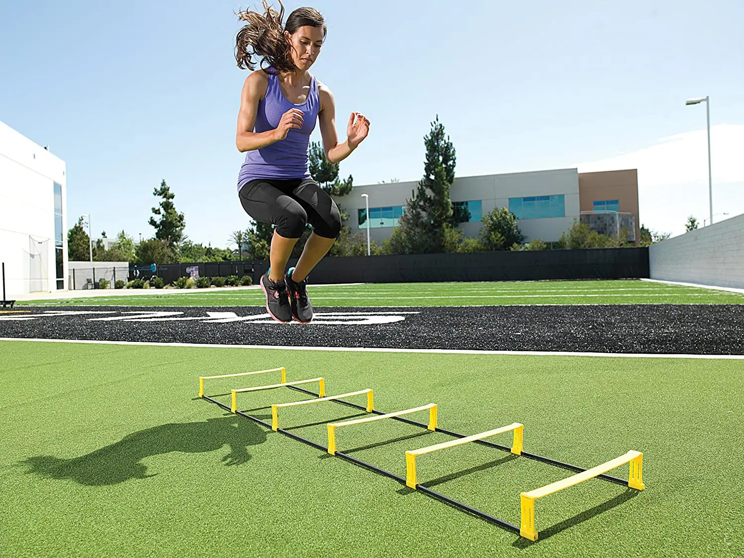 Спортивная лесенка. Лесенка SKLZ. Тренировочная лестница. Лестница для координации движений. Барьер на дорожке.