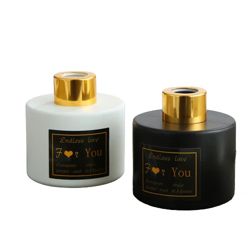 

High-end Empty Cosmetic Packaging 100ml Matte Black White Reed Diffuser Glass Bottles with Golden Black Lids