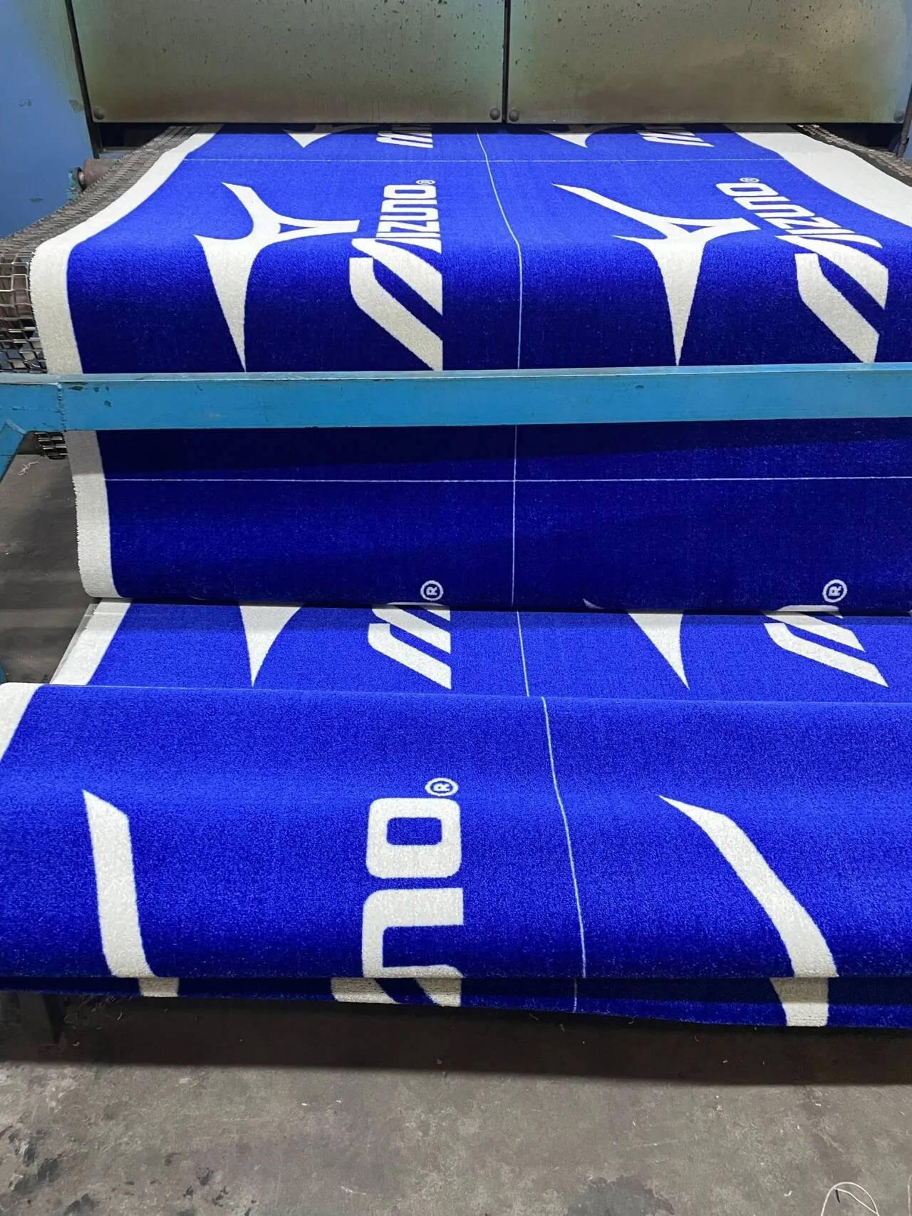 YFON Factory — Large custom rug machinery