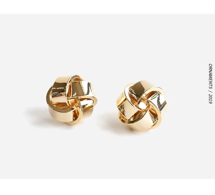 

New twisted twisted flower earrings simple and personalized fashion earrings cold style gold-plated silver needle jewelry