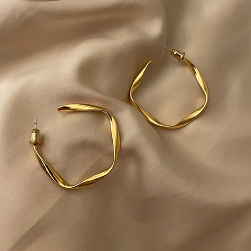 

French Fashion Vintage Jewelry Trendy Gold Plated Twist Big C- Shaped Hoop Earring For Women Punk Simple Classic Stud Earrings