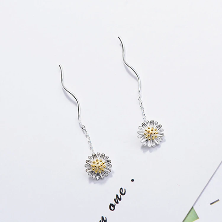 

2021 wholesale fashion daisy flower long Pendant chain woman earrings Silver Plated earings