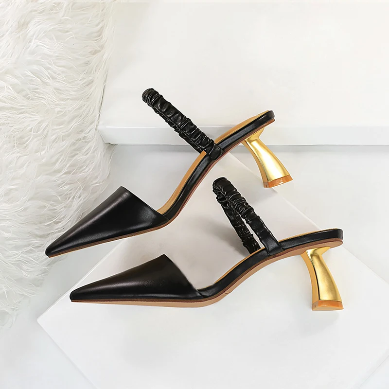

New Summer Sexy Hollow Pointed Toe Simple Solid Color Women Fashion Mules Slippers Elegant Low Heels Party Shoes