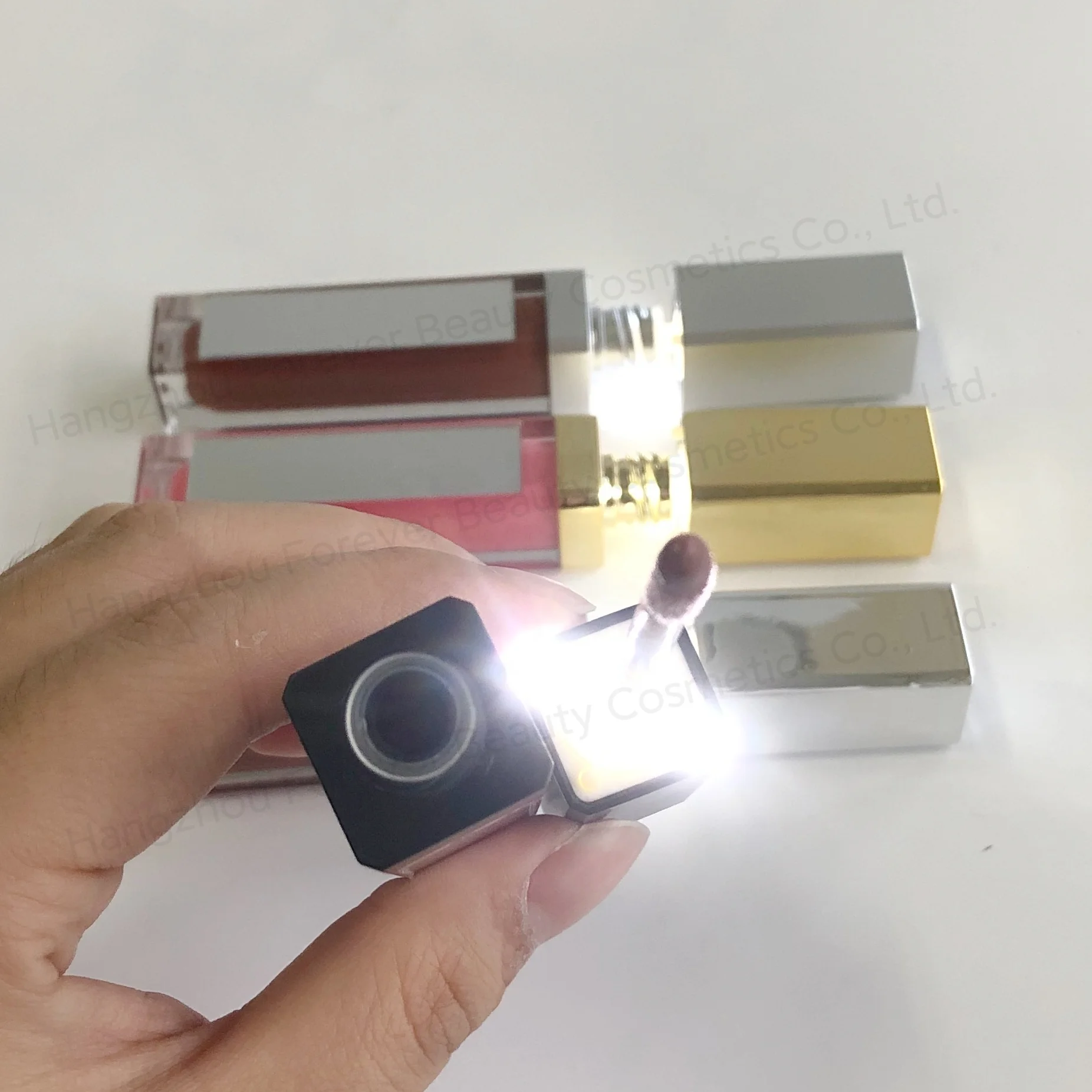 

Popular Private Label LED Light Square Silver Glossy Matte Lipstick with Mirror