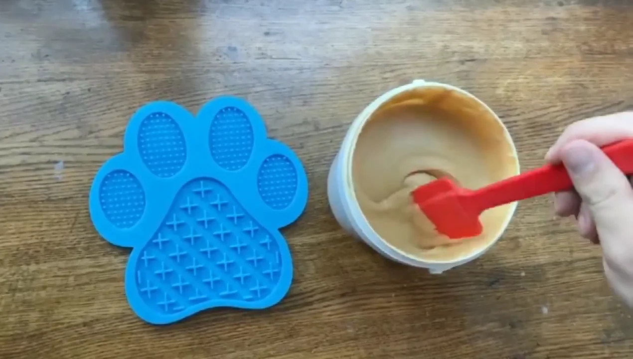 Silicone Dog Feeding Lick Mat Pet Dog Feeder Bowl For Bath Distraction Easy Grooming Dog Bath