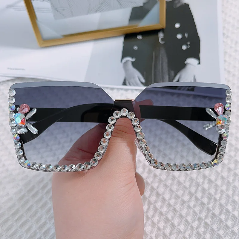 

2023 New Personalized Rimless Summer Sun Glasses Women Oversized With Diamond Designer Ladies Shades Sunglasses