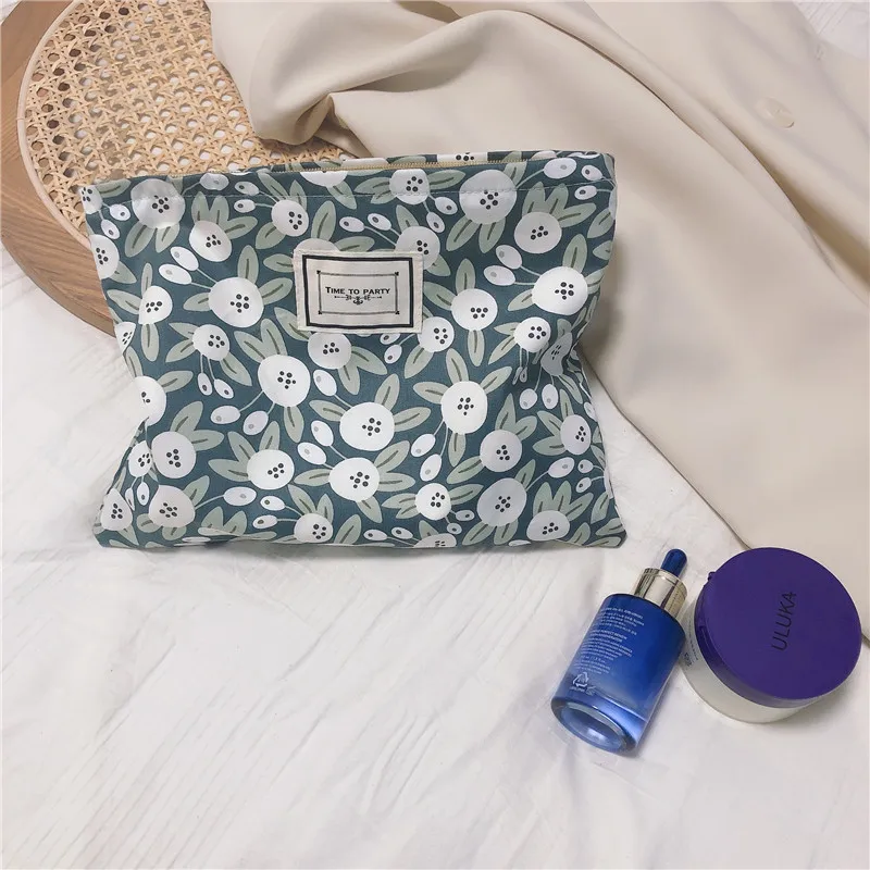 

Customized New Style Printing Cotton Cosmetic Zipper Travel Waterproof Bag