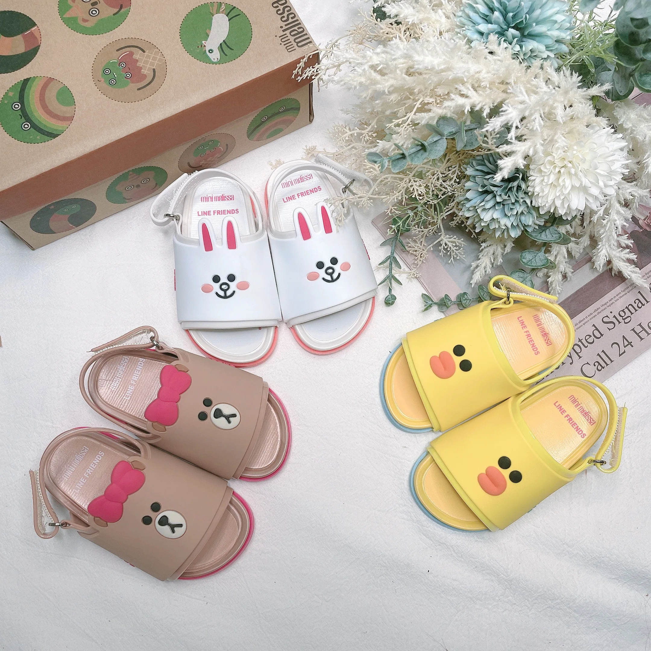 

Children's Melissa cartoon sandals, White