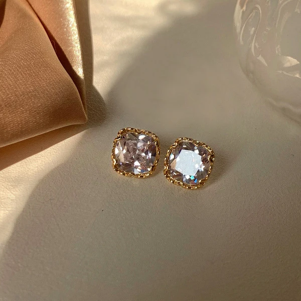 

10mm Twisted Floral Edged Square Diamond Earrings Cubic Zirconia Gold Stud Earrings for Women Trendy Minimalist Korean Jewelry