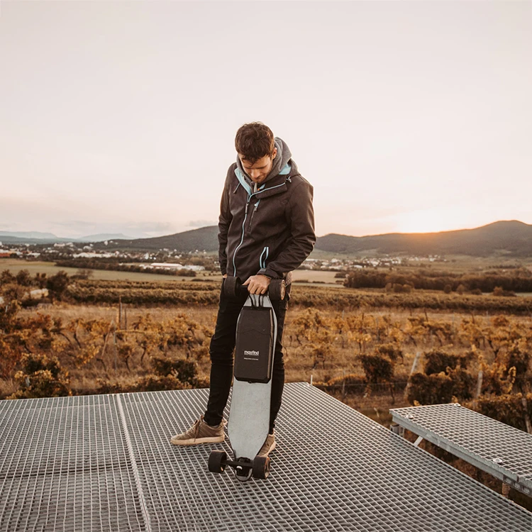 

Maxfind Max 4 PRO lithium battery electric skateboard with strong battery life