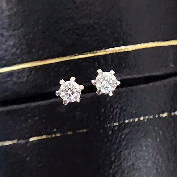 

China Manufacturer Good Quality 18K Gold Diamond Stud Earrings For Women