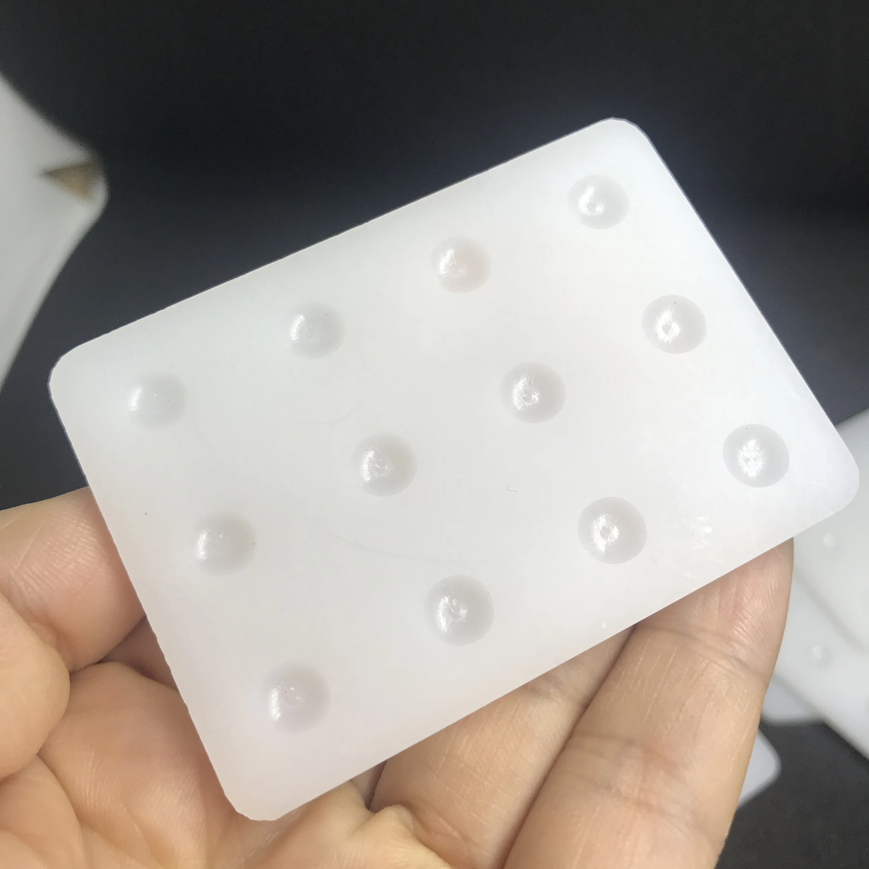 

Wholesale HDPE glue holder reusable lash adhesive trayseyelash extension plastic glue tray with 12 holes, White