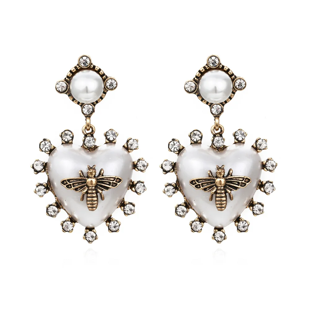 

Vintage Baroque Heart Shaped Pearl Bee Earrings Exaggerated Alloy Diamond Insect Earrings 2021, Like picture