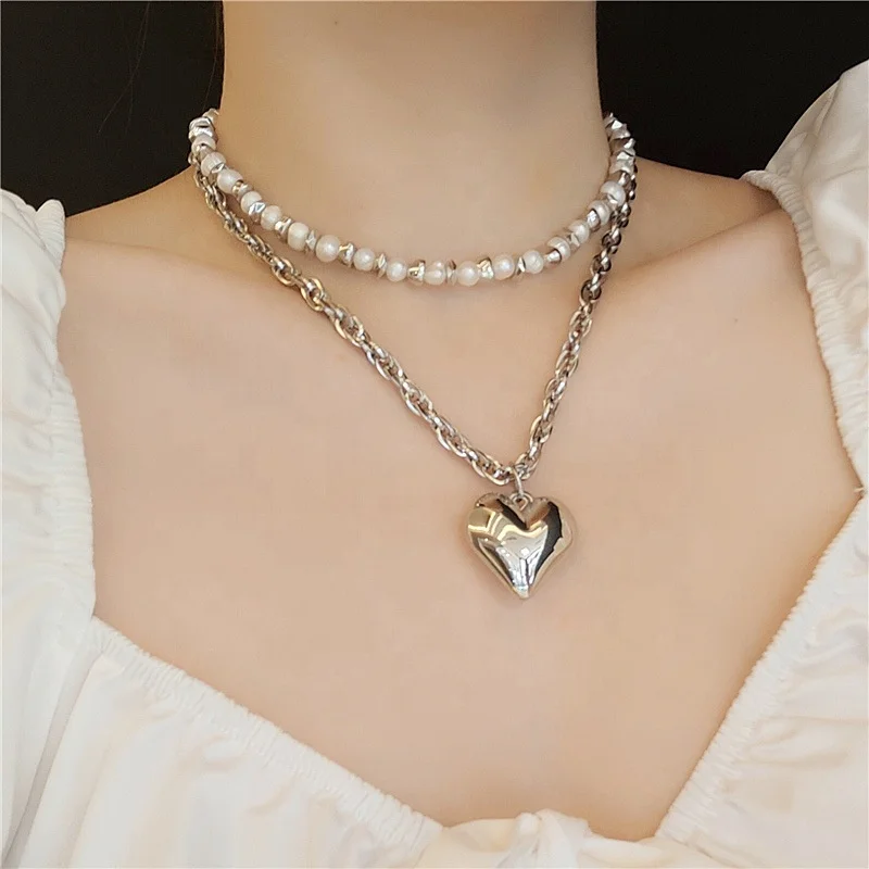 

2021 Hot Sale Elegant Fashion Round Irregular Pearl Choker With Big Heart Charm Necklaces For Women Jewelry