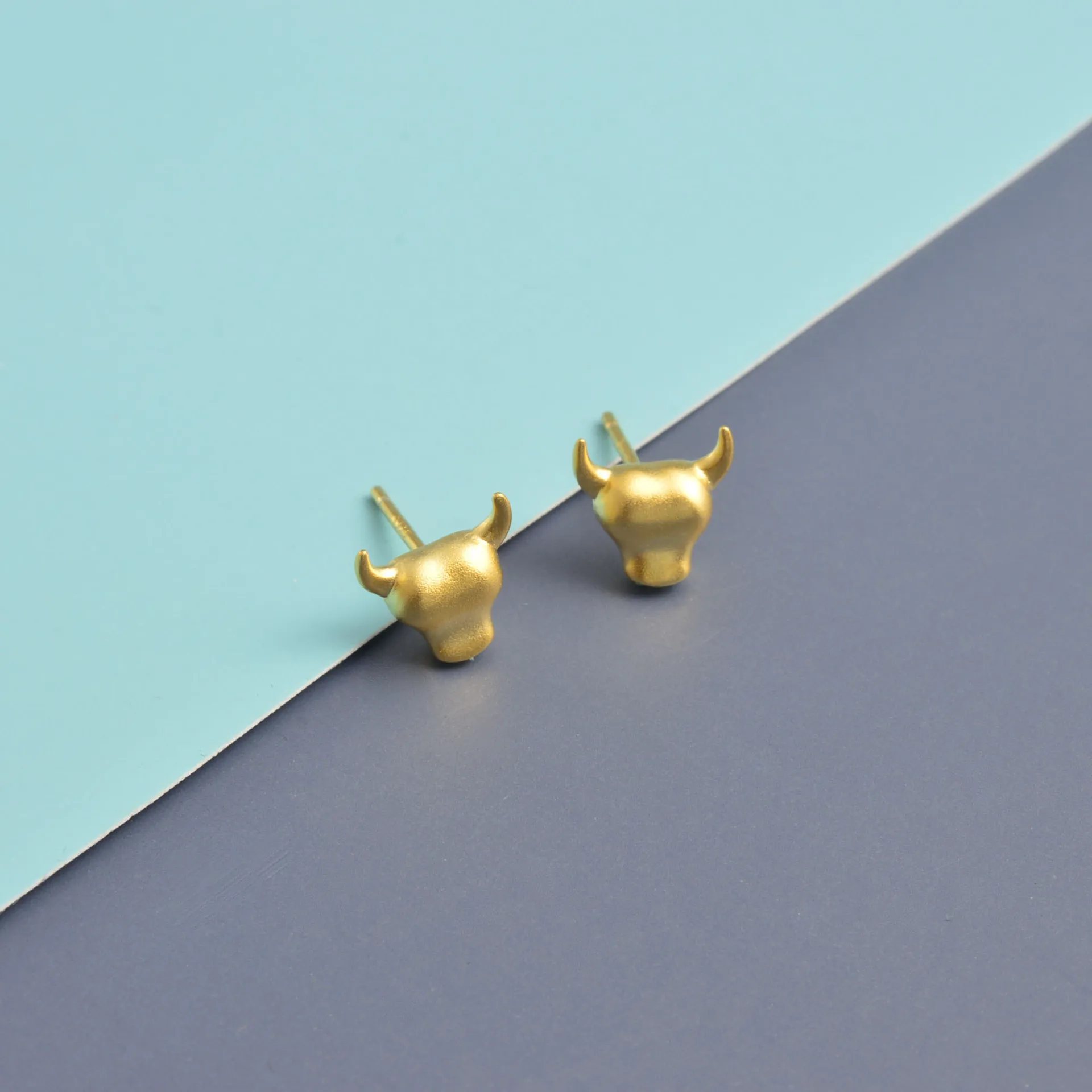 

JUHU s925 silver calf earrings male female temperament Zodiac earrings