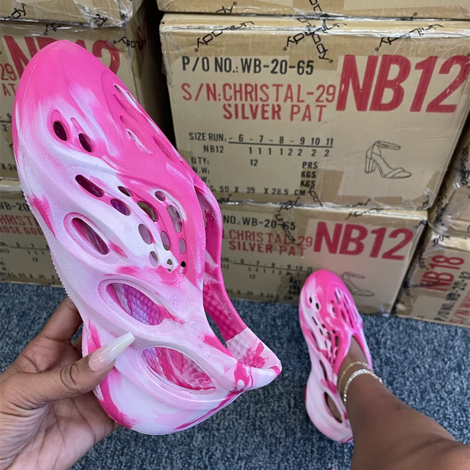 

High quality fashion 2022 wholesale Unisex yeezy foam runner designer slippers EVA foam slides yeezy slides