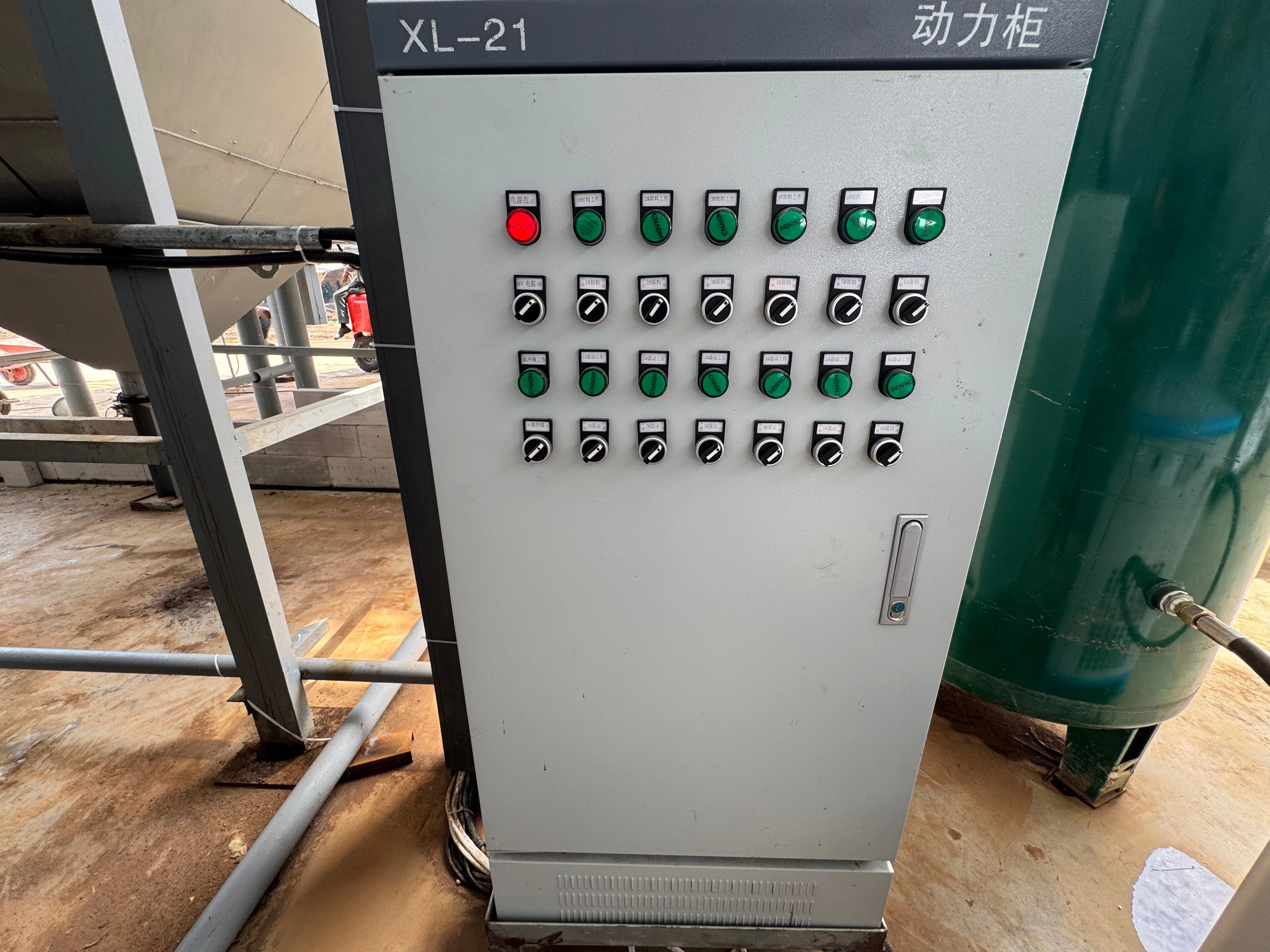 XL-21 power cabinet front panel