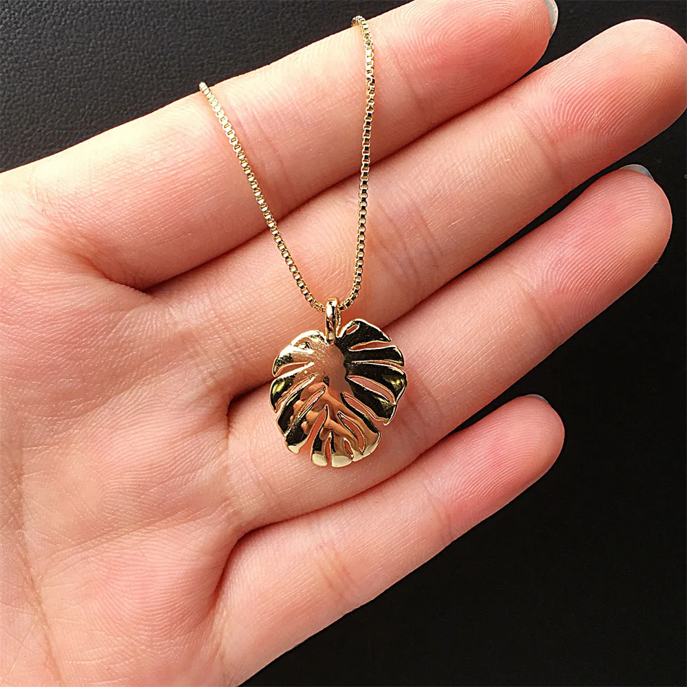 

Fashionable Jewelry Gold Plated Monstera Pendant Necklace Box Chain Palm Leaf Necklace For Women