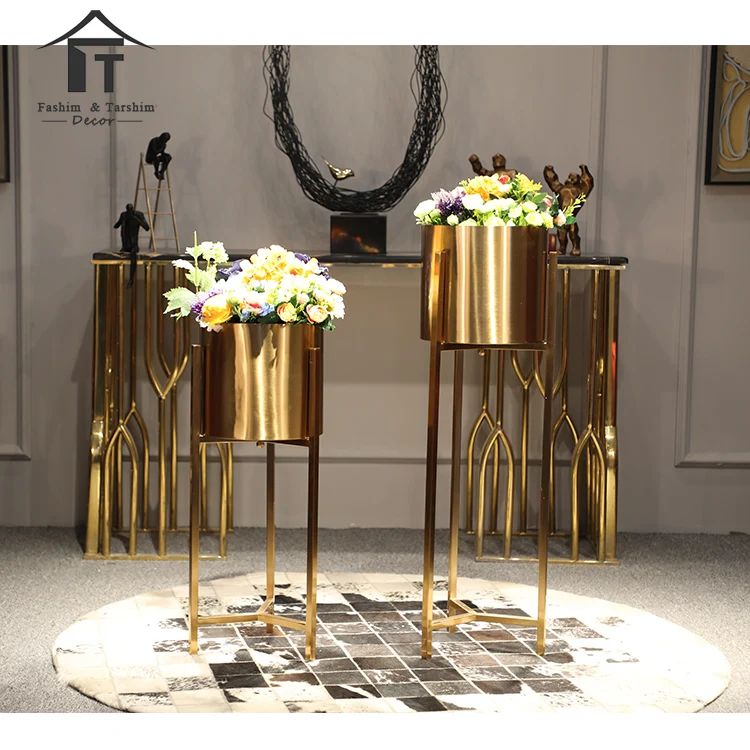 

Modern big size large standing gold metal floor flower vases for wedding antique metal base tall flower vases stand, Antique brass