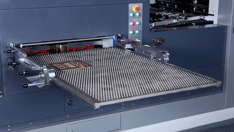 
China Manufactory foil stamping and die cutting machine automatic embossing die-cutting & hot 