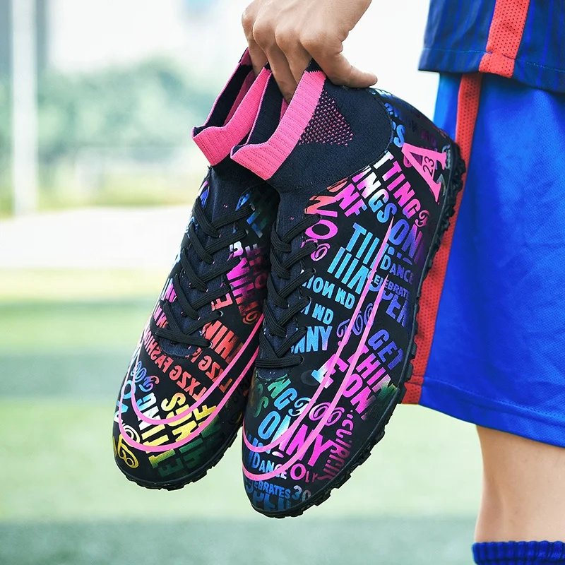 

China OEM Spot Wholesale Size 34-47 professional Men Kids cheap chinese black football boots soccer shoes futsal Cleats