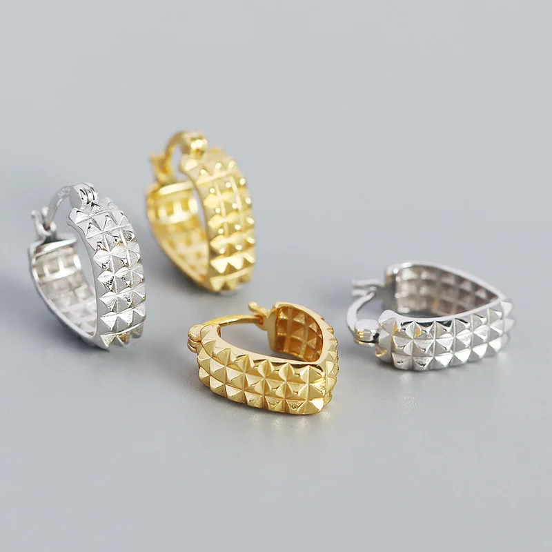 Wholesale Fashion 925 Silver Earrings Jewelry 925 Sterling Silver Retro Metal Style Rivet Heart Shape Hoop huggies Earring Women