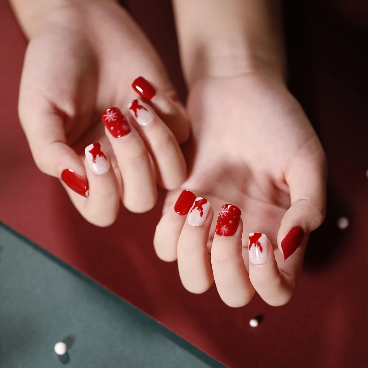 

24pcs Red False Nail Christmas Deer Print Short Square Nail Wearable Artificial Fingernails