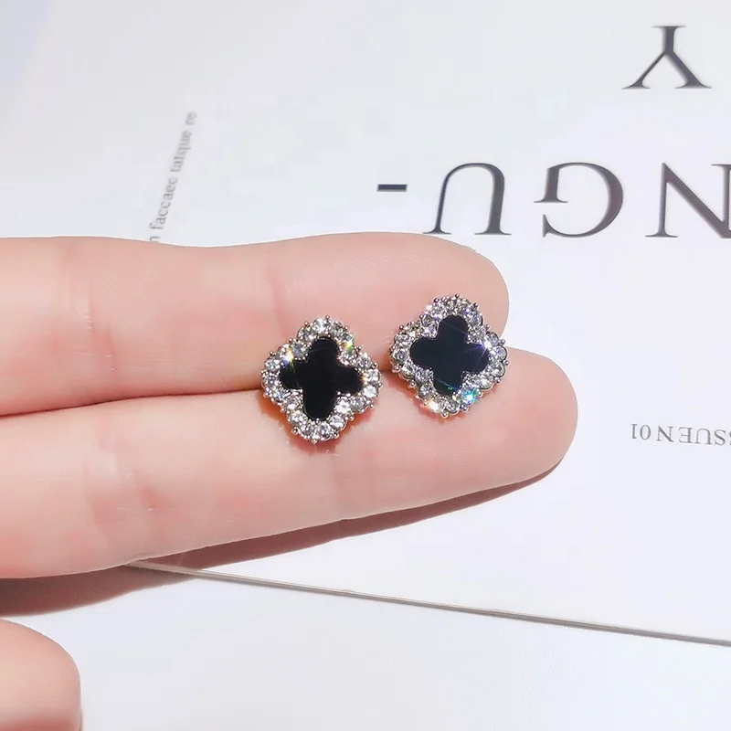 

Fashion Female Crystal Zircon Stud Earrings Luxury Clover Simple Temperament Wild Stud Earrings Jewelry